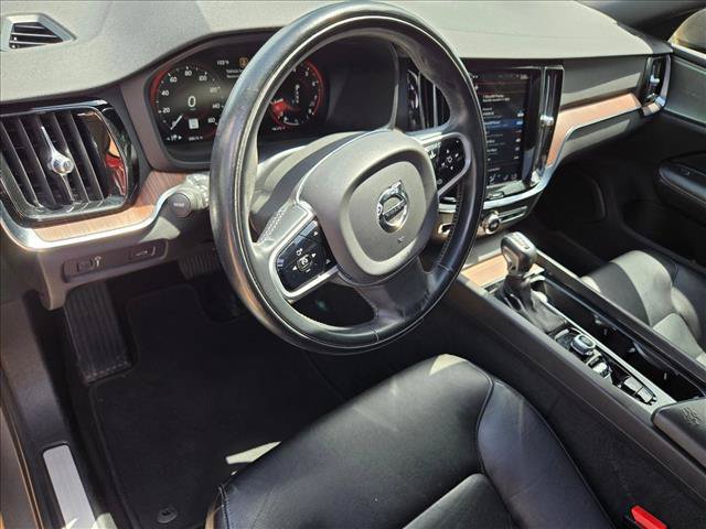 Used 2020 Volvo S60 T5 Momentum FWD image 10