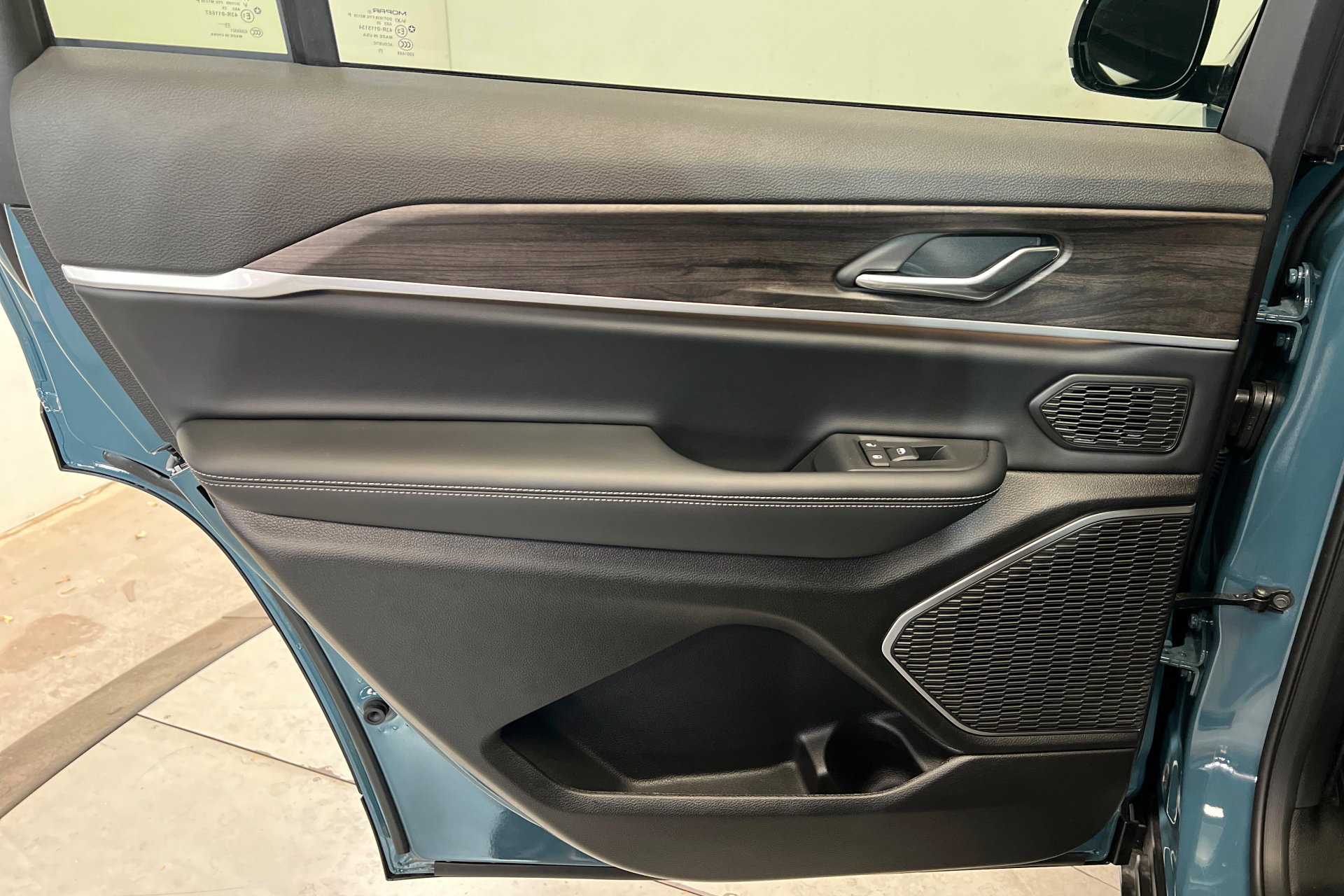 New 2026 Jeep Grand Cherokee L Limited w/ Limited Altitude Package AWD/4WD image 18