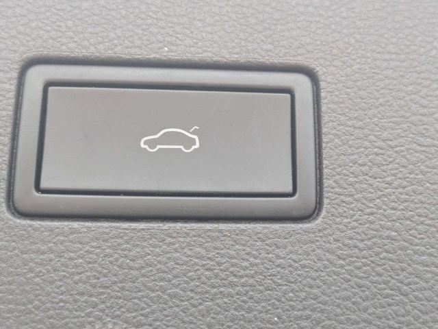 Used 2024 Volkswagen Atlas SE FWD image 12