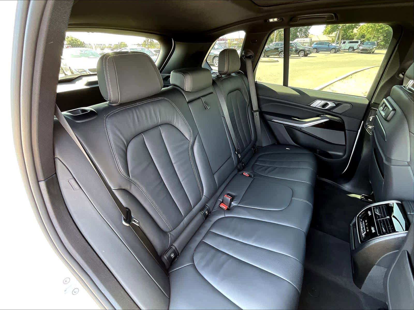 Used 2019 BMW X5 xDrive50i w/ M Sport Package AWD/4WD image 26