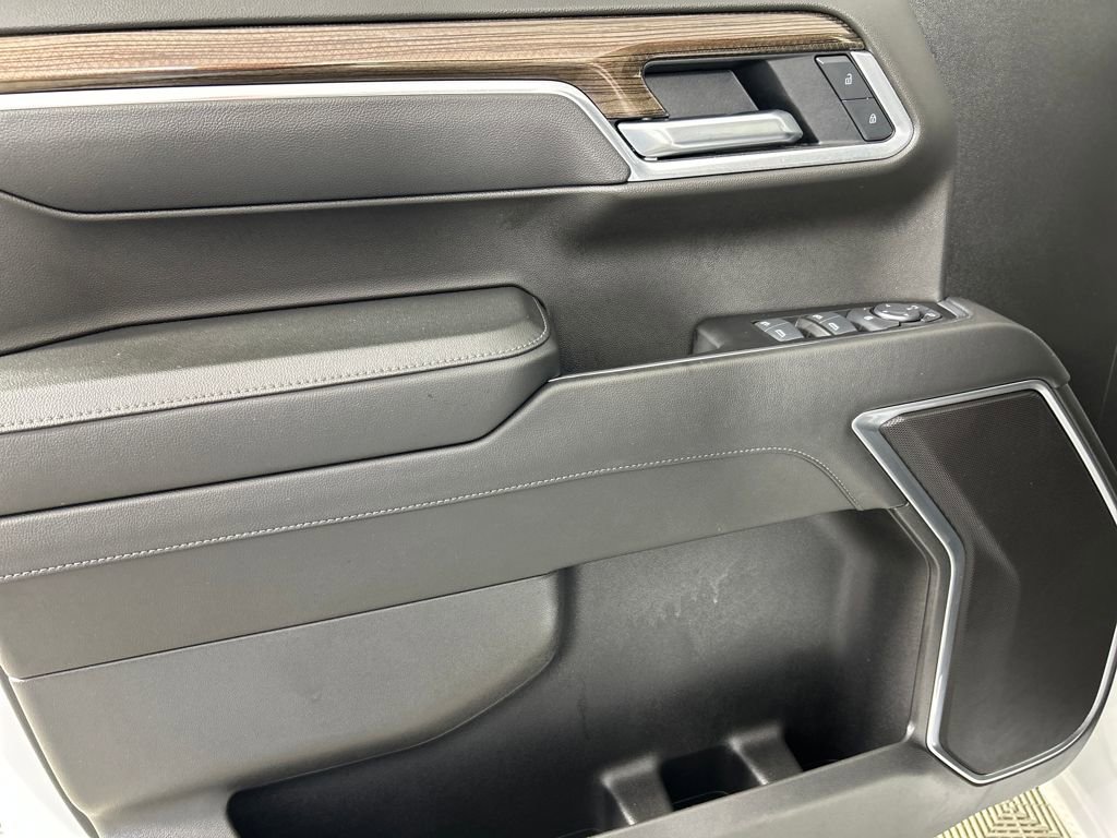 Used 2025 Chevrolet Silverado 1500 LT image 12