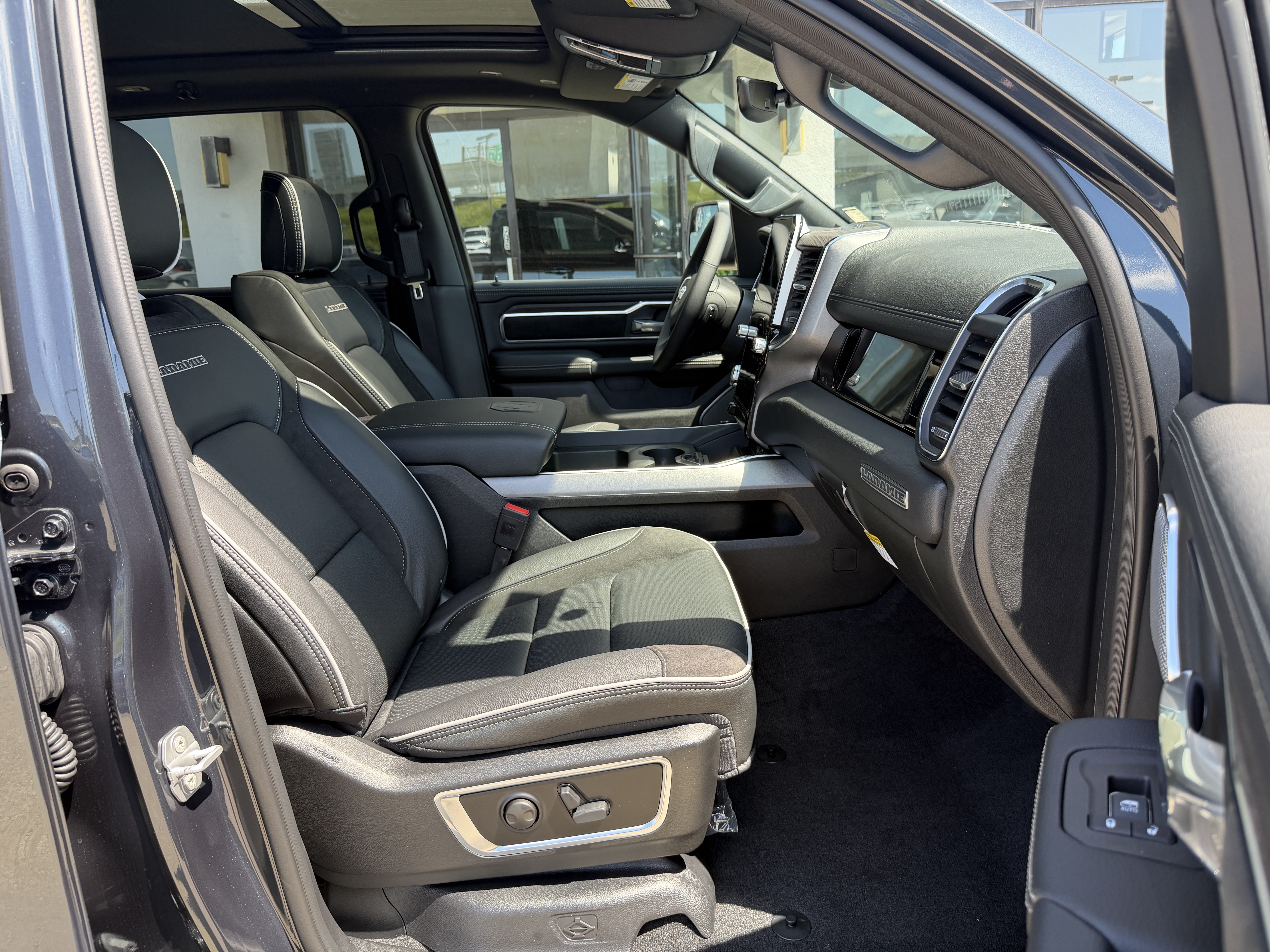 New 2026 RAM 1500 Laramie w/ Night Edition AWD/4WD image 25