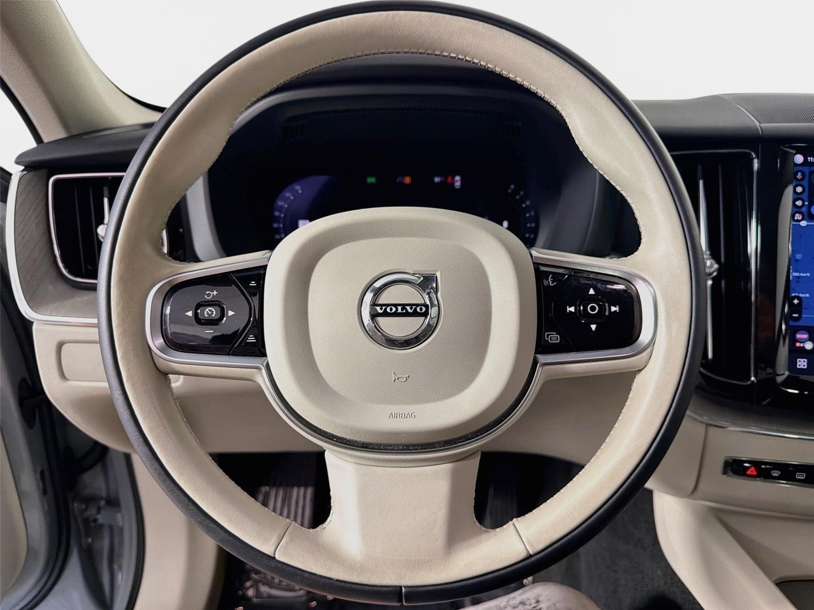 Used 2024 Volvo XC60 B5 Plus AWD/4WD image 12