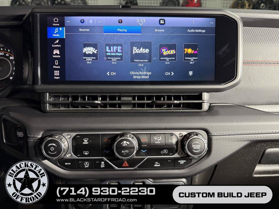 Used 2025 Jeep Wrangler Unlimited Rubicon AWD/4WD image 19