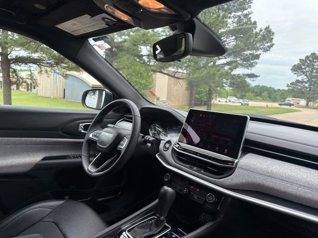 Used 2024 Jeep Compass Latitude image 23