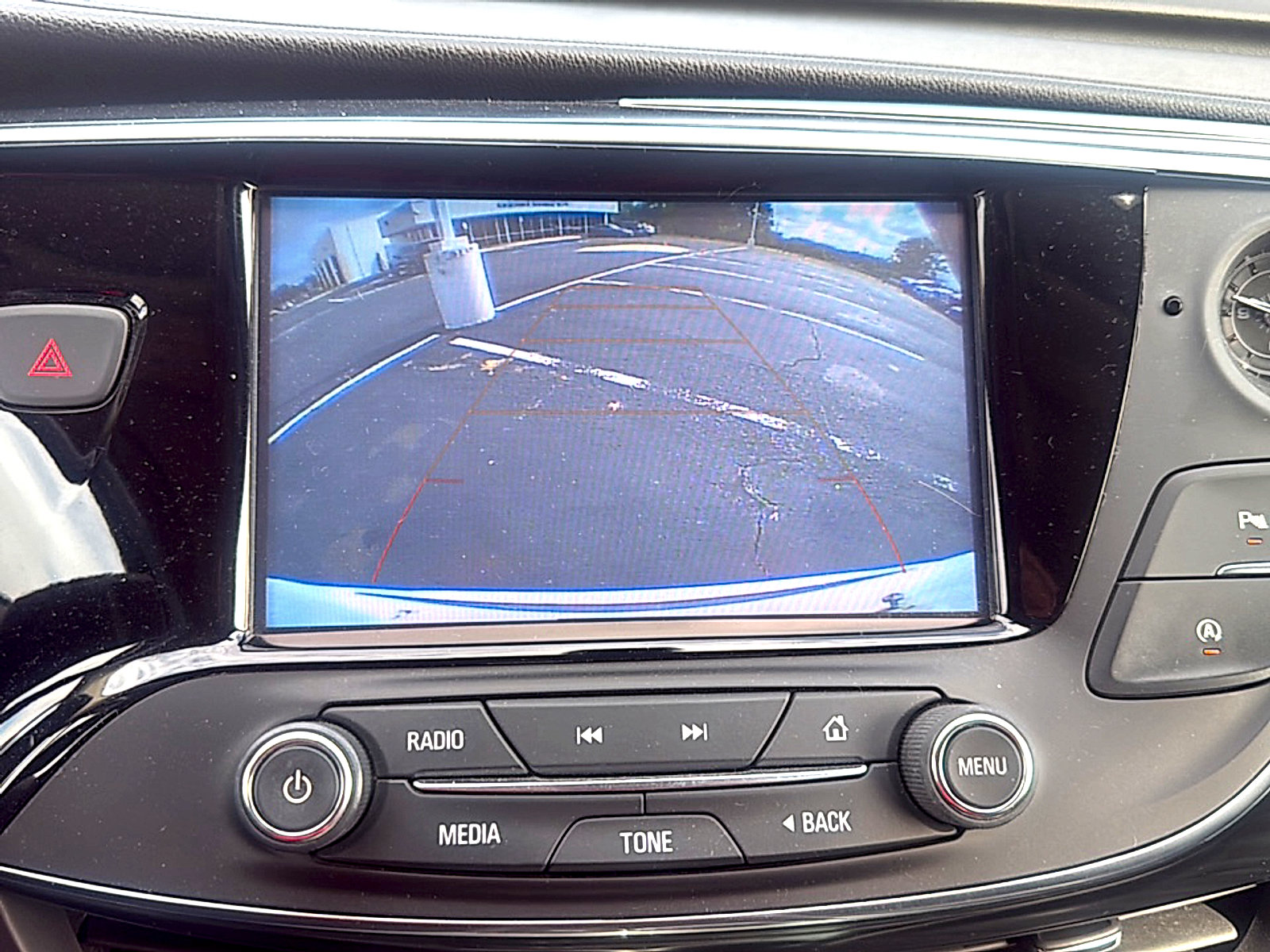 Used 2019 Buick Envision Essence FWD image 9