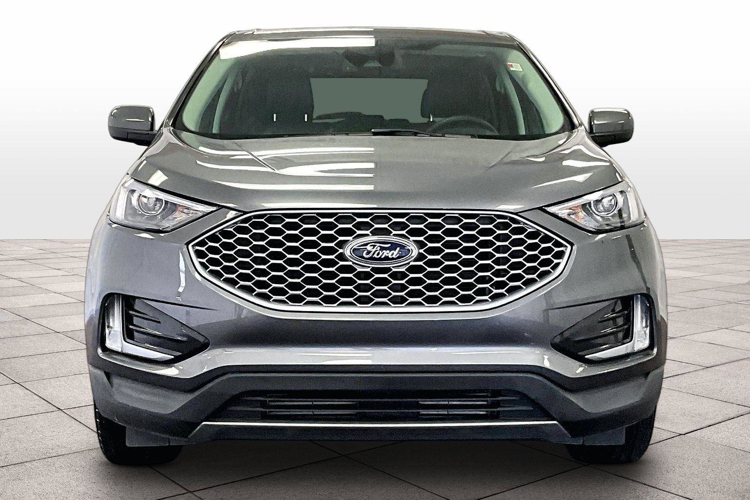 Used 2024 Ford Edge SEL w/ Convenience Package image 3