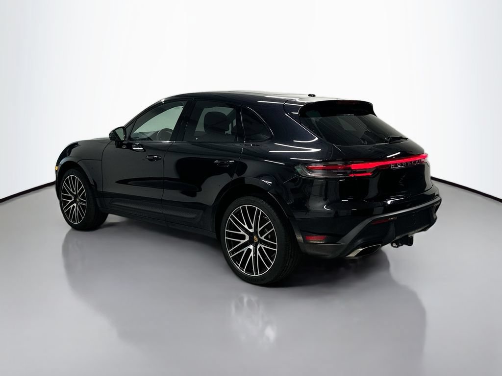 Certified 2025 Porsche Macan AWD/4WD image 3
