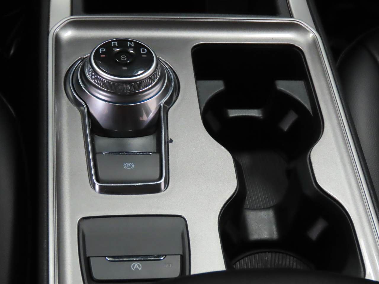 Used 2024 Ford Edge SEL AWD/4WD image 9