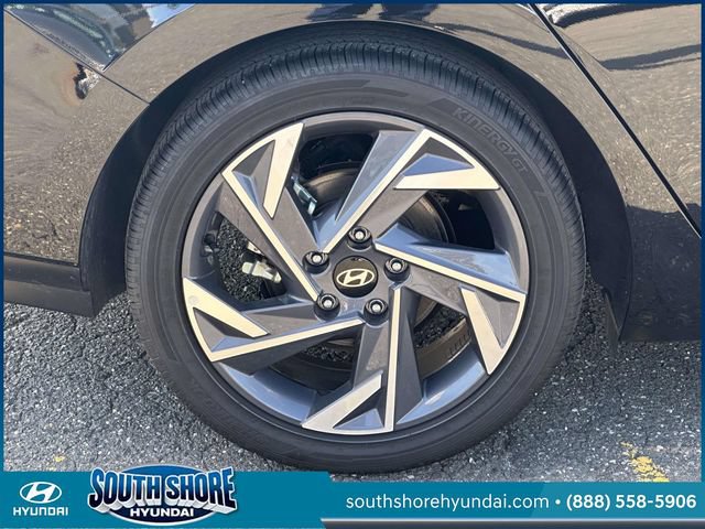 Certified 2025 Hyundai Elantra Limited w/ Cargo Package FWD image 10