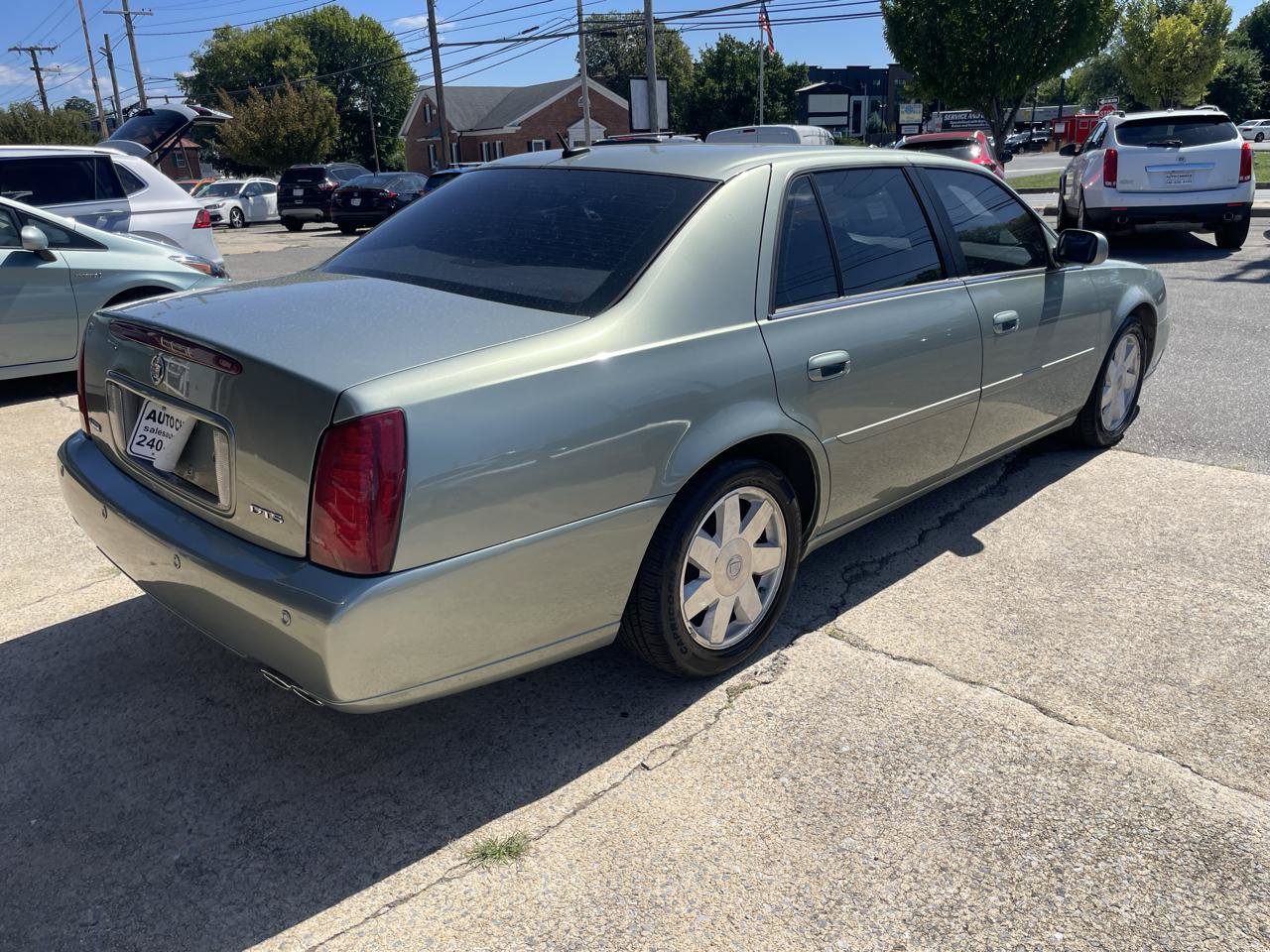 Used 2005 Cadillac De Ville DTS w/ Equipment Group FWD image 18