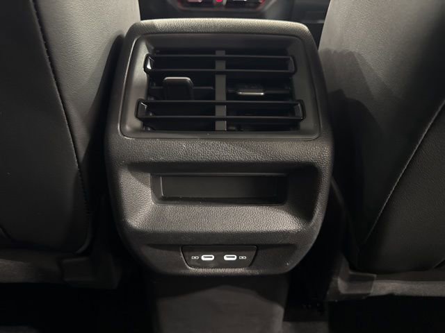 Used 2025 Volkswagen Tiguan SE image 14