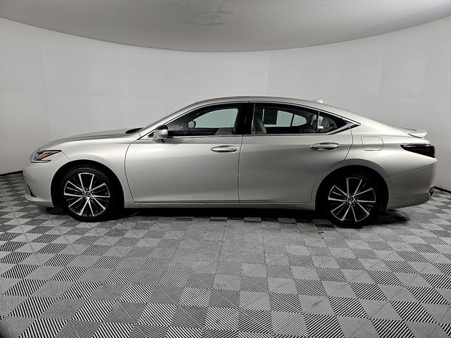 Used 2025 Lexus ES 300h w/ Premium Package FWD image 9