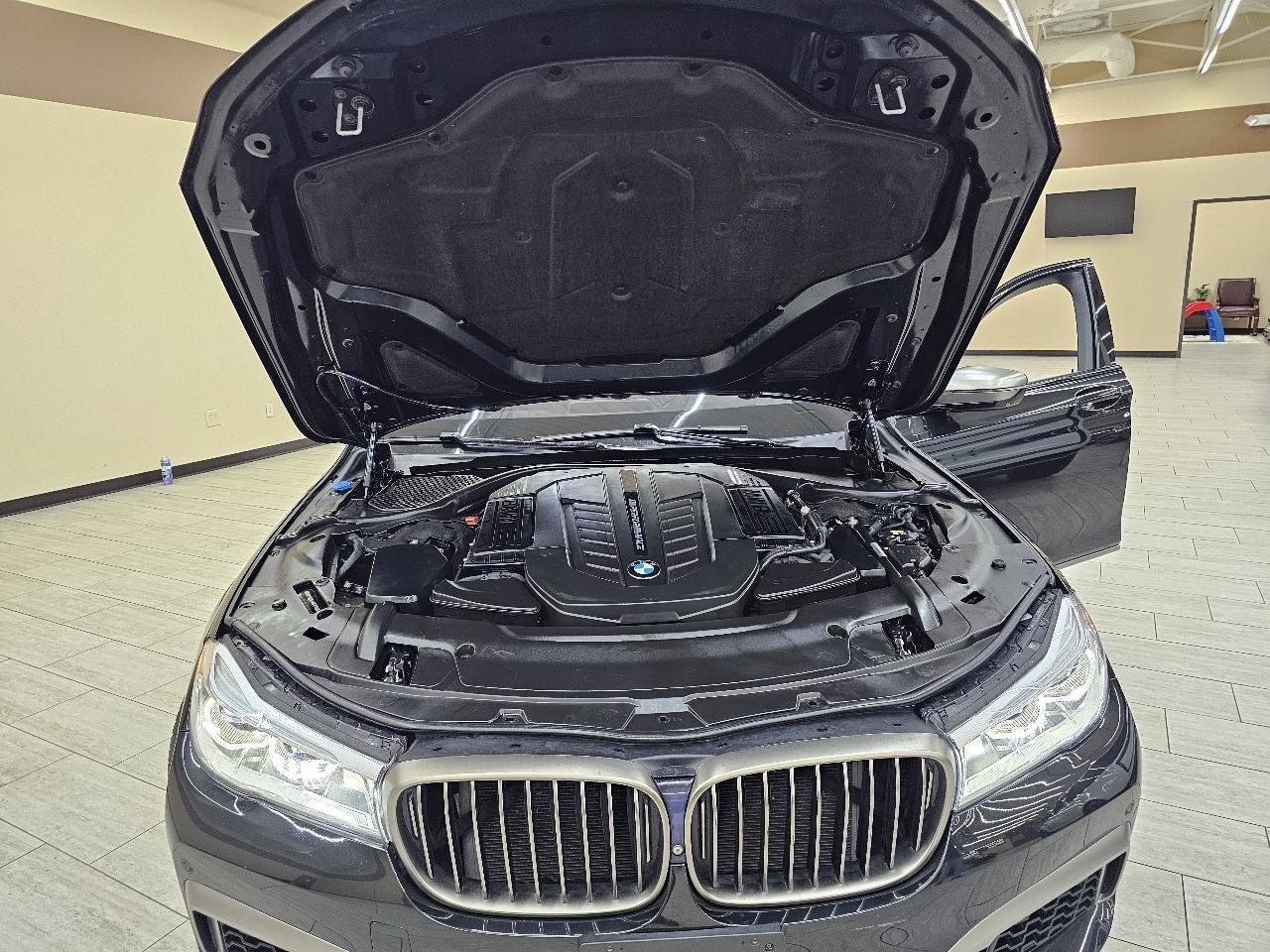 Used 2018 BMW M760i xDrive AWD/4WD image 47