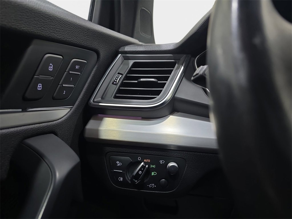 Used 2018 Audi SQ5 Prestige w/ Prestige Package image 27