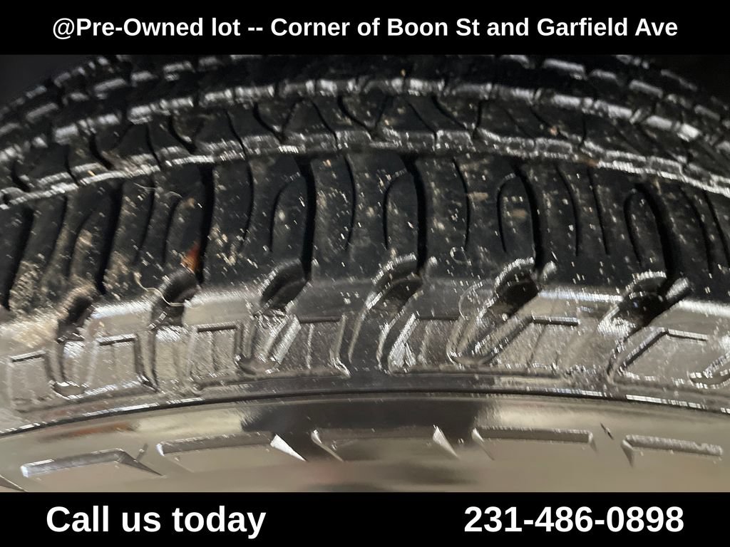 Used 2022 Chevrolet Traverse LT w/ LPO, Floor Liner Package AWD/4WD image 12
