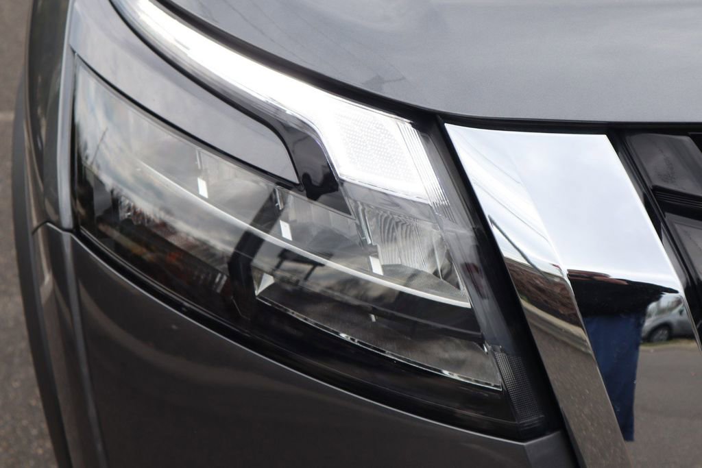 Certified 2024 Nissan Pathfinder S image 12