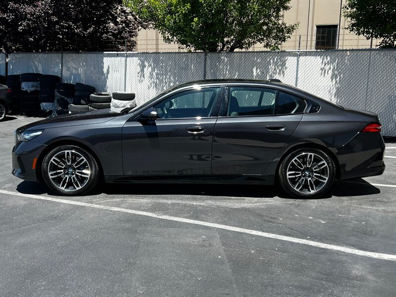 Used 2026 BMW 530i xDrive w/ M Sport Package AWD/4WD image 4
