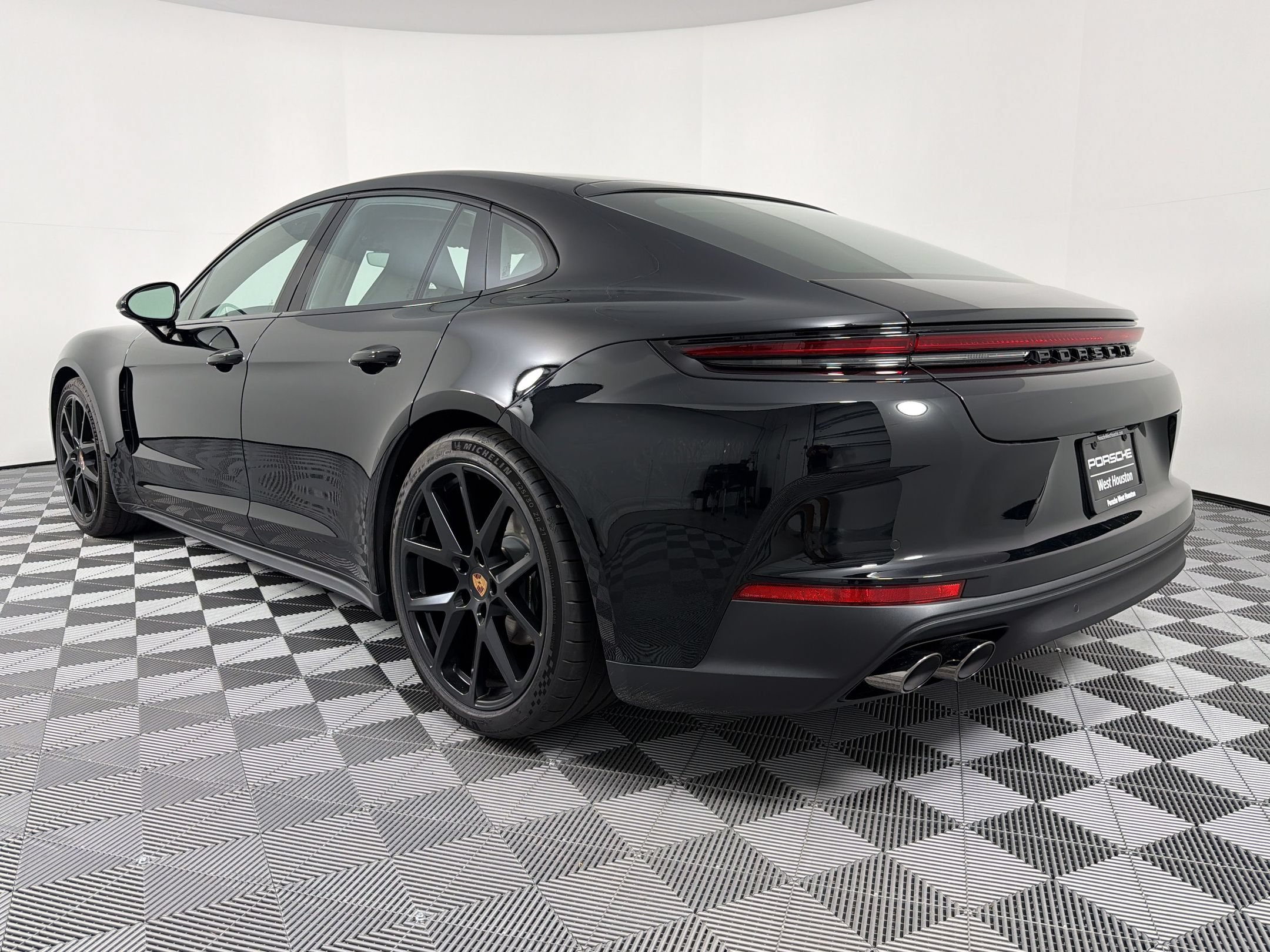 New 2026 Porsche Panamera image 3