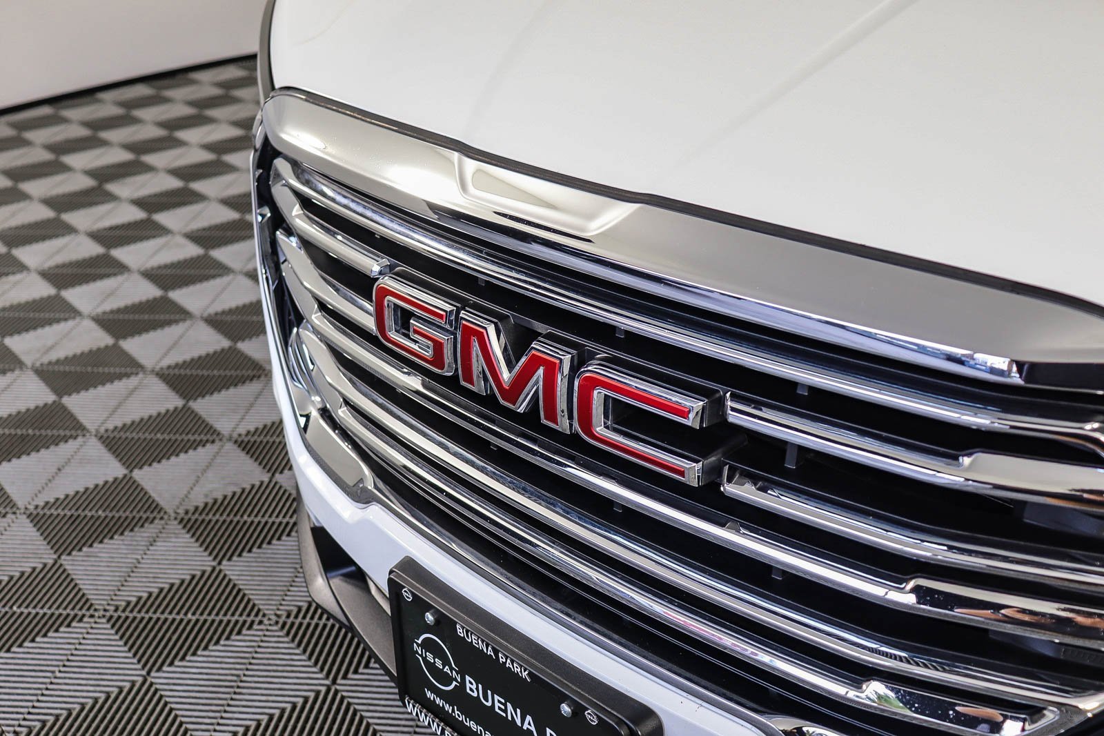 Used 2024 GMC Terrain SLT image 5