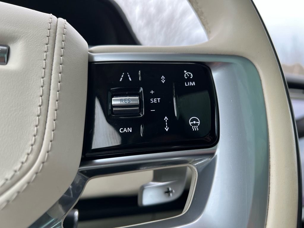 Used 2023 Land Rover Range Rover SE image 13