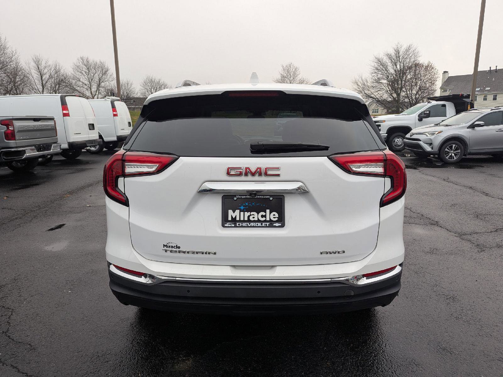 Used 2022 GMC Terrain SLT w/ Infotainment Package II image 6