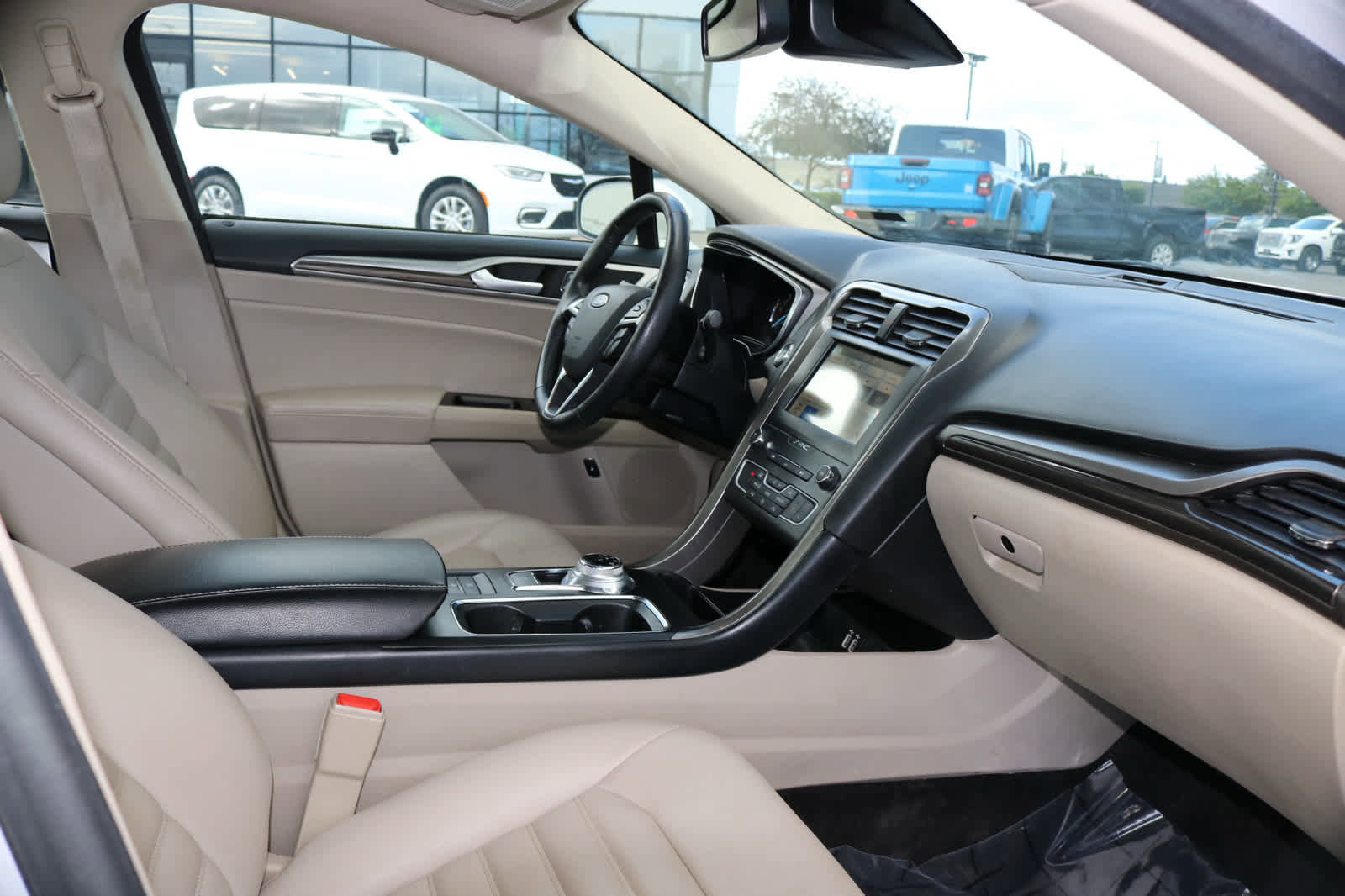 Used 2019 Ford Fusion SEL FWD image 21