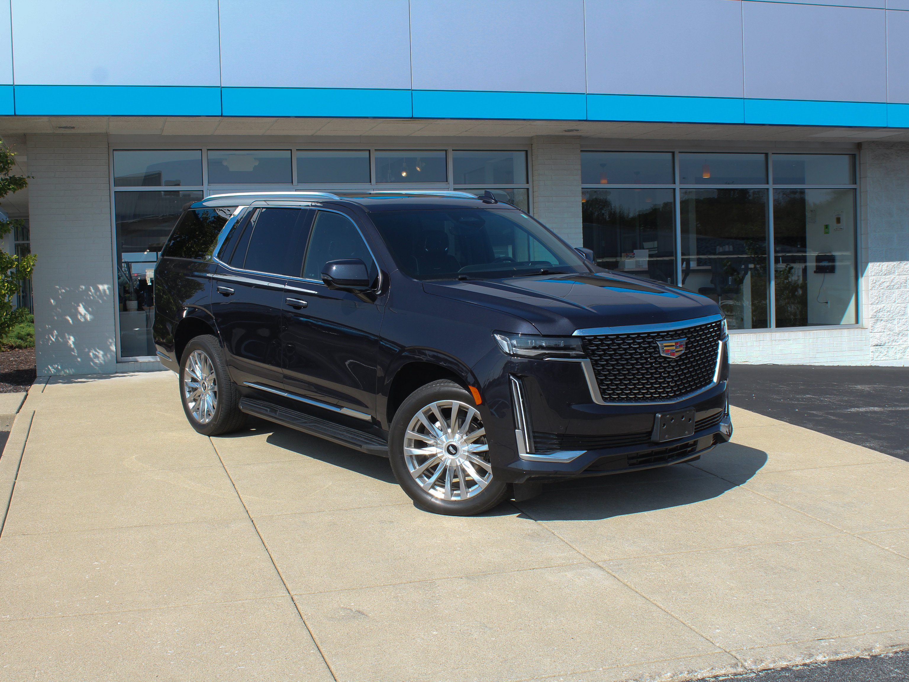 Used 2023 Cadillac Escalade Premium Luxury w/ Performance Package AWD/4WD image 5