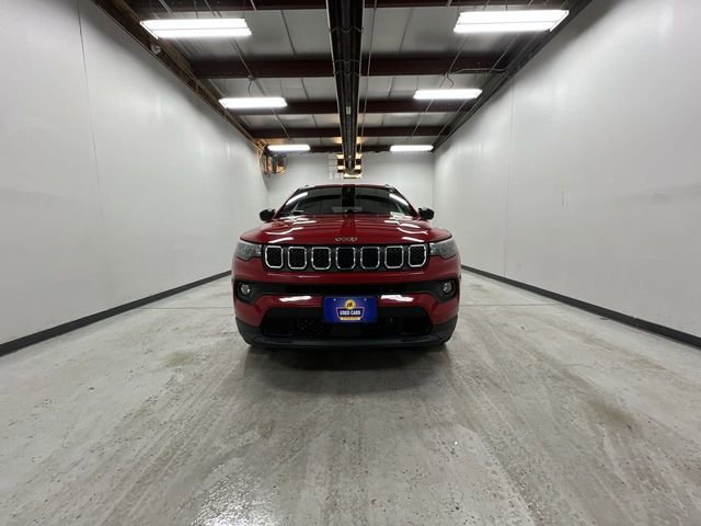 Used 2024 Jeep Compass Latitude image 3