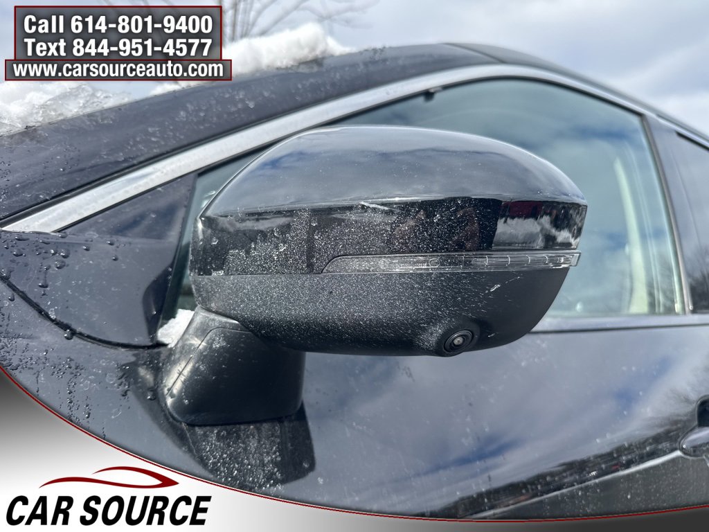 Used 2021 Nissan Rogue SV image 3