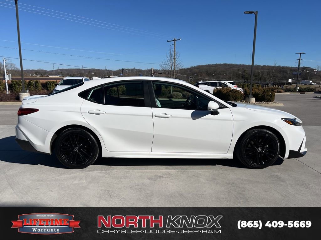 Used 2025 Toyota Camry SE image 19