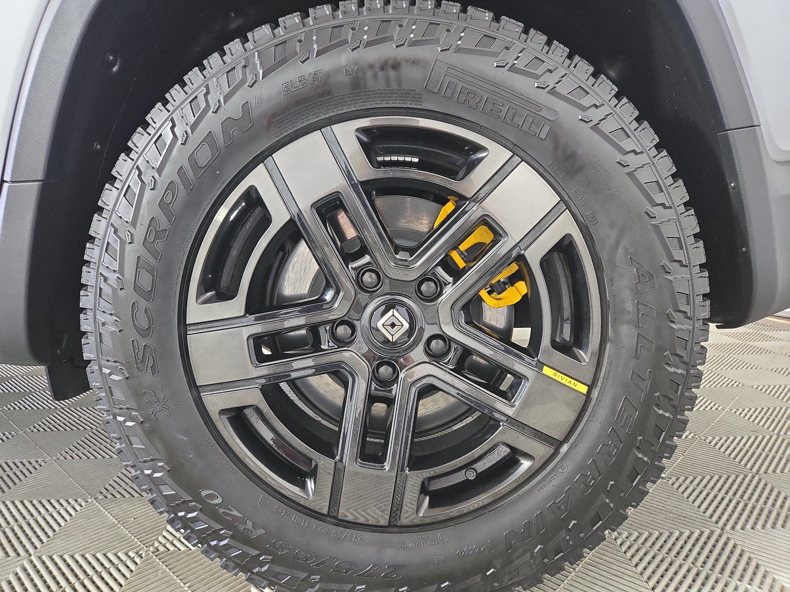 Used 2023 Rivian R1T Adventure AWD/4WD image 10