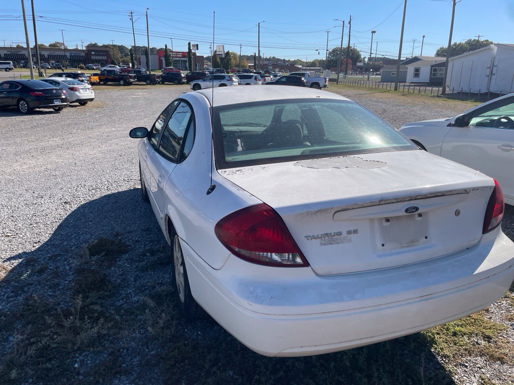 Used 2005 Ford Taurus SE FWD image 5