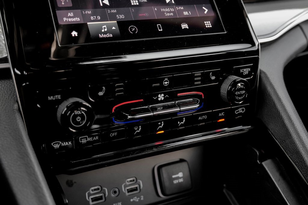Used 2023 Jeep Grand Cherokee L Laredo image 35