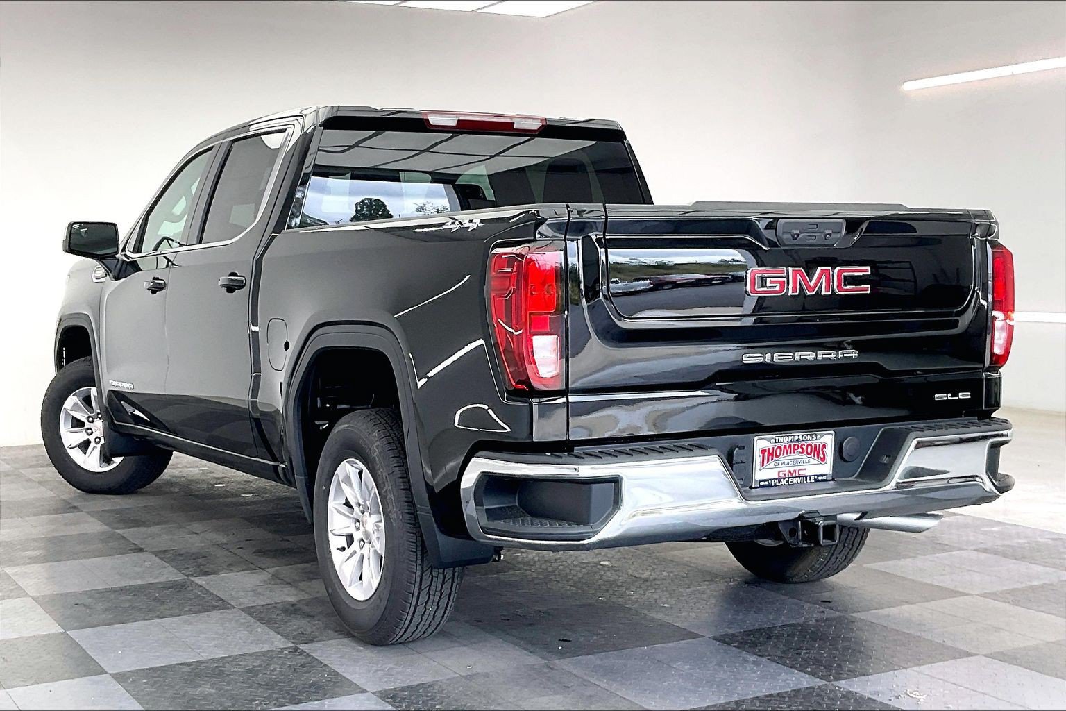 New 2026 GMC Sierra 1500 SLE AWD/4WD image 2