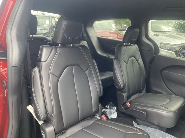 New 2026 Chrysler Voyager LX image 32