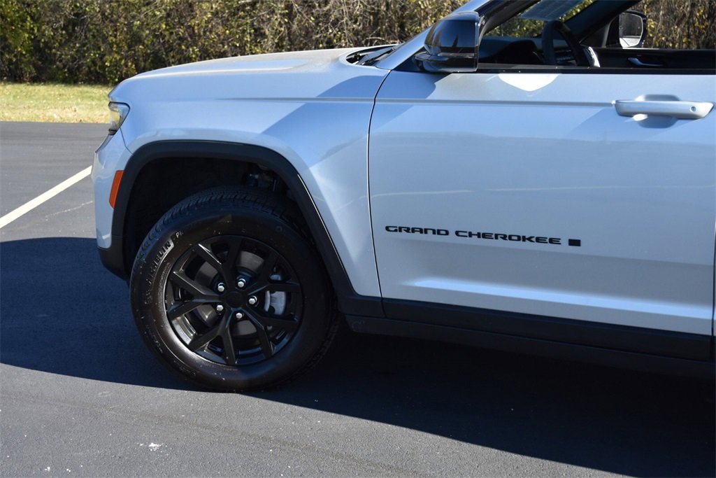 Used 2024 Jeep Grand Cherokee Altitude image 9