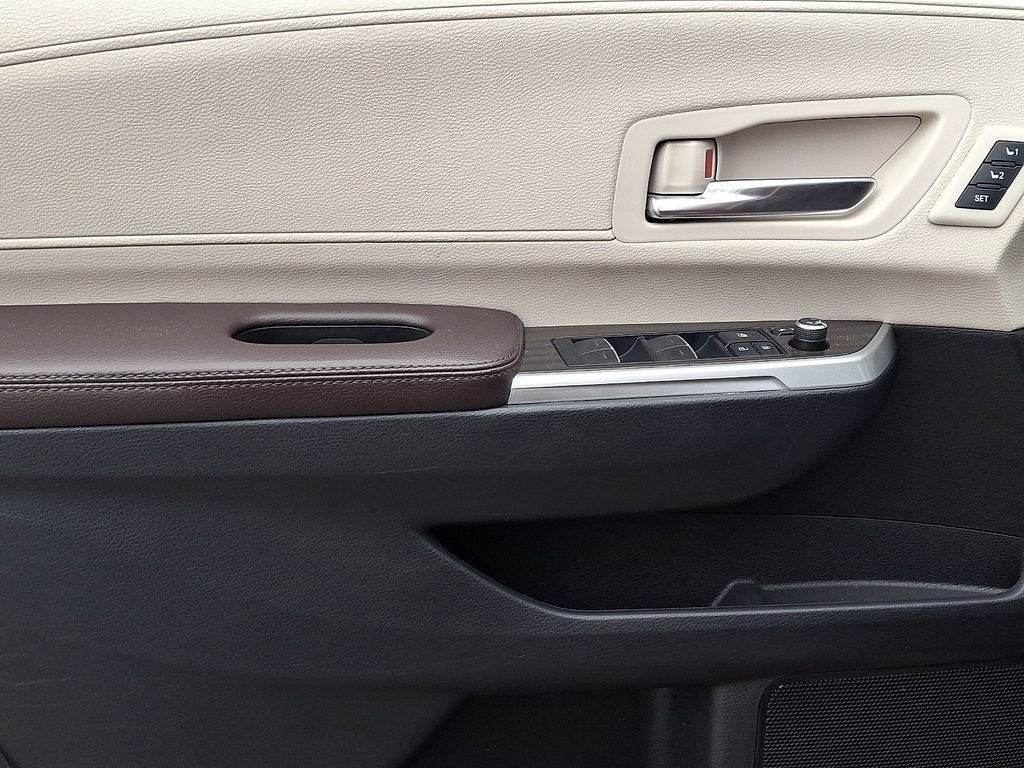 Used 2022 Toyota Sienna Platinum image 13
