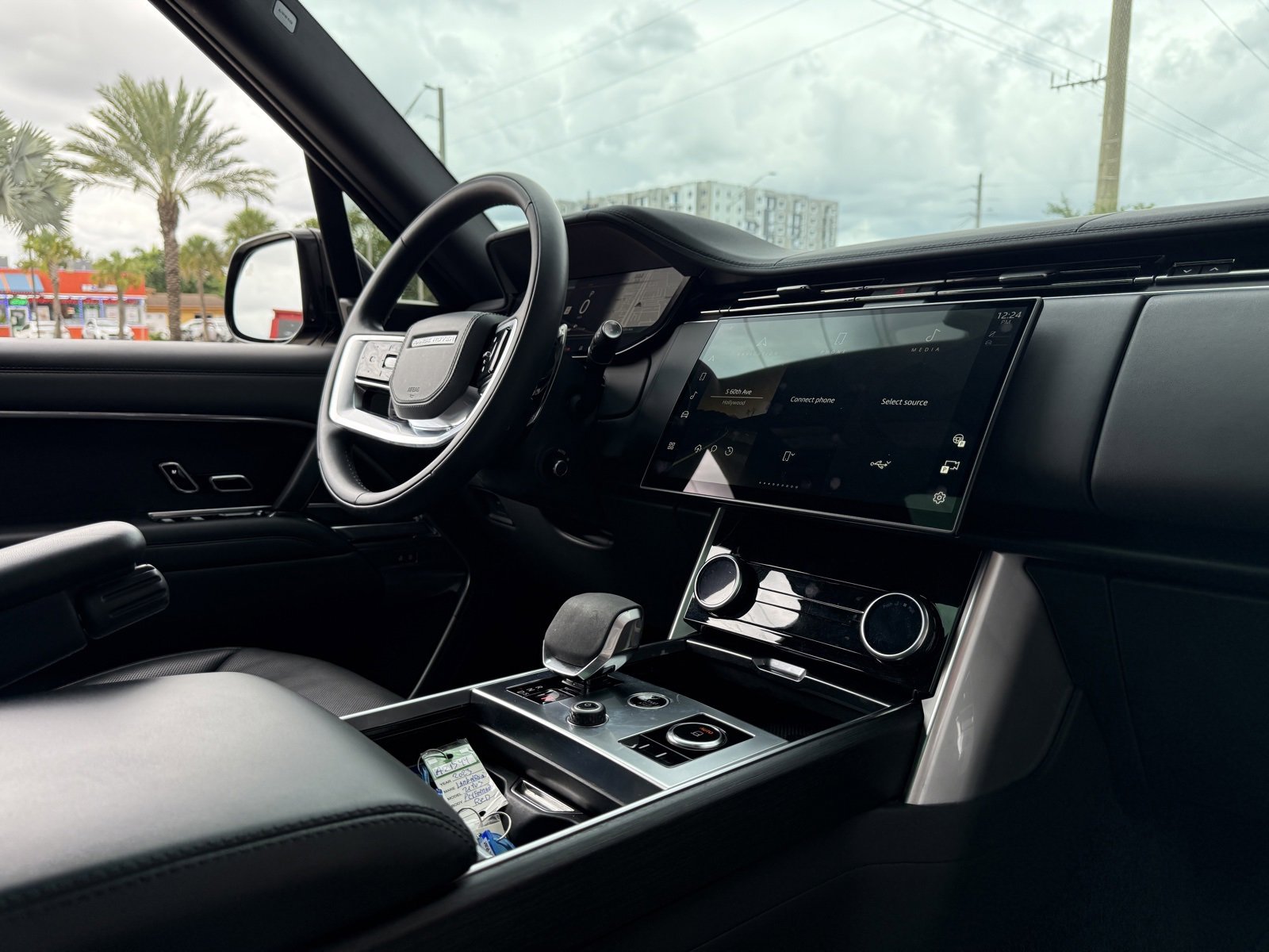 Used 2023 Land Rover Range Rover Long Wheelbase SE image 21