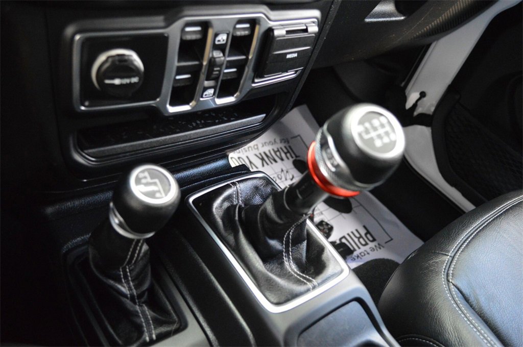 Used 2020 Jeep Wrangler Unlimited Sahara image 23