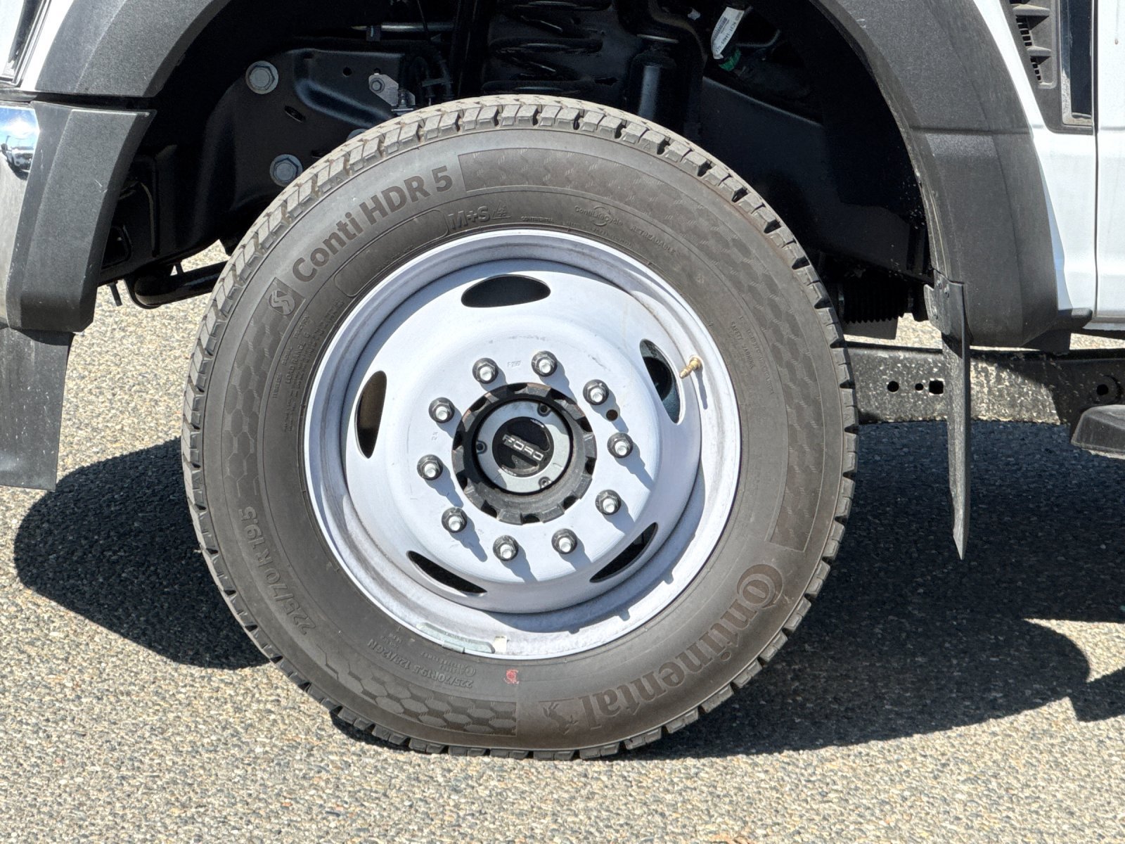 Used 2024 Ford F550 4x4 Regular Cab Super Duty image 26