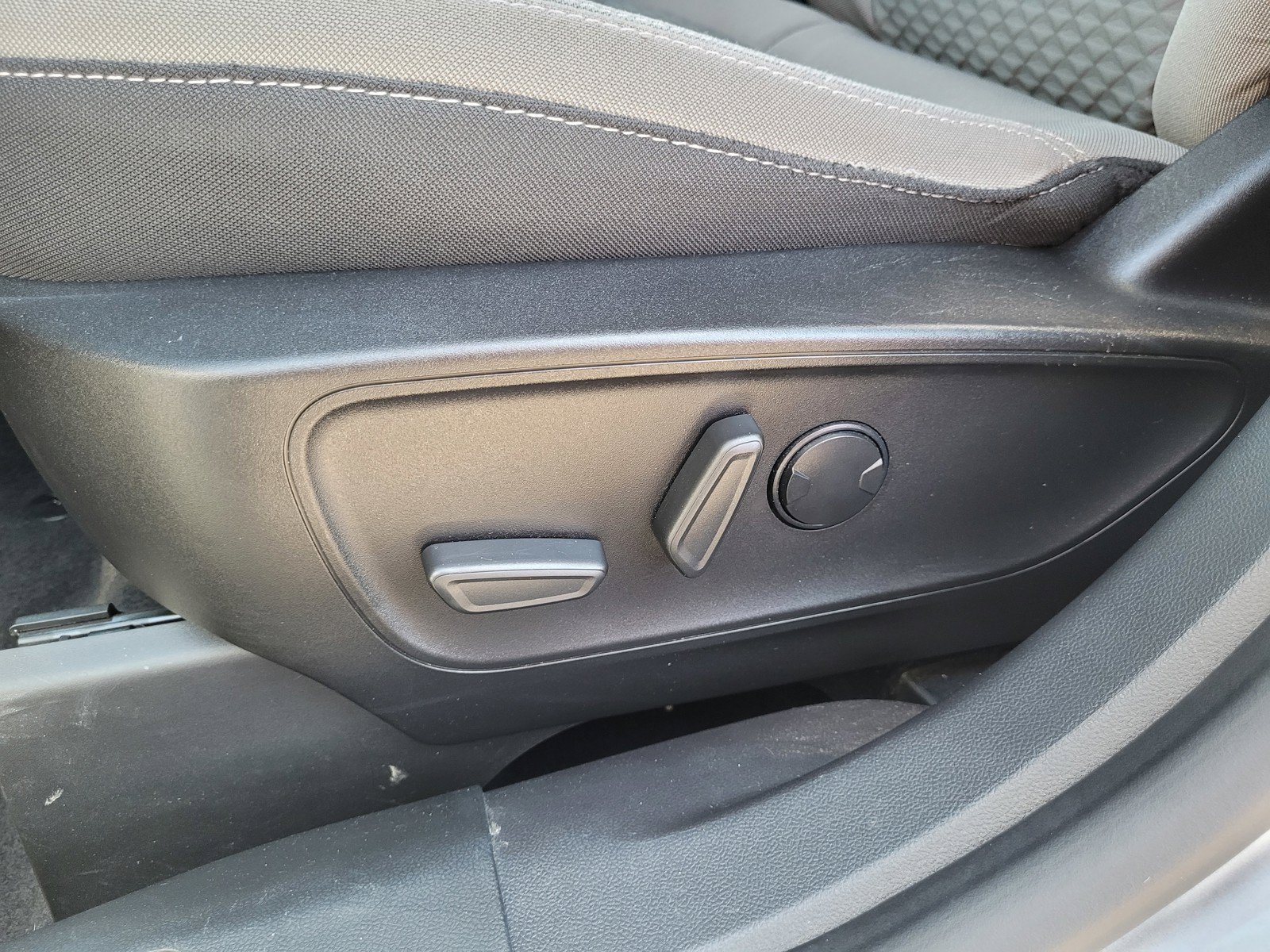 Used 2022 Ford Escape SE w/ Convenience Package FWD image 11