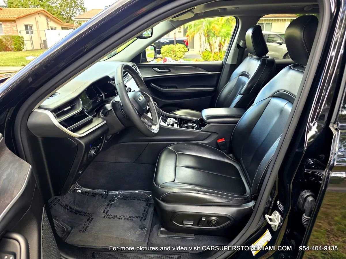 Used 2023 Jeep Grand Cherokee 4WD 4xe image 28
