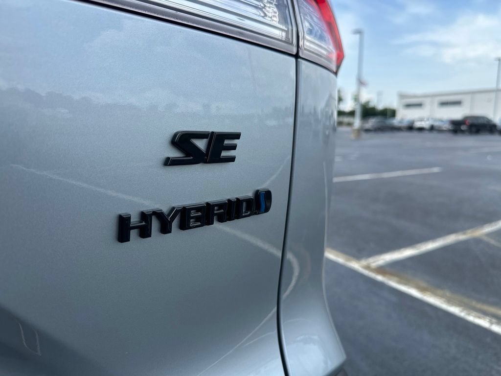 Certified 2023 Toyota Corolla Cross AWD Hybrid w/ Moonroof Package image 38