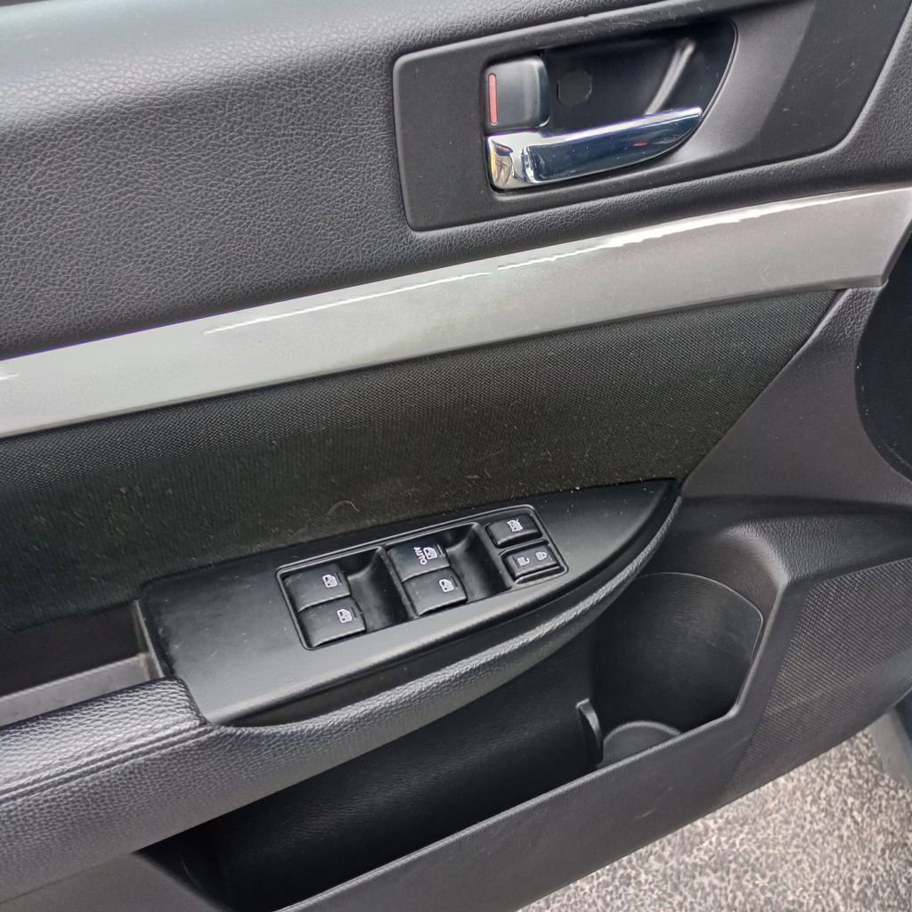 Used 2014 Subaru Outback 2.5i Premium image 12