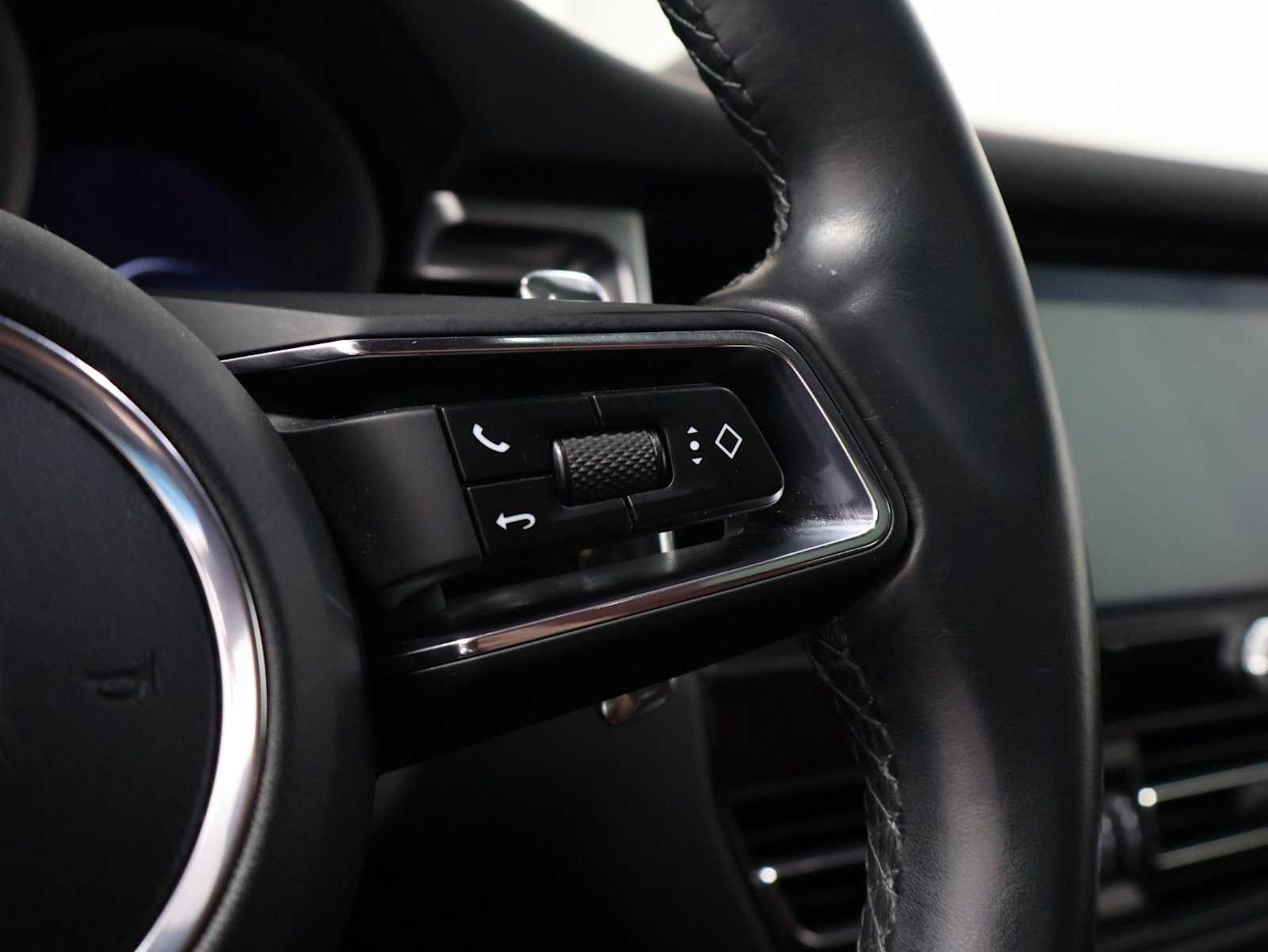 Certified 2023 Porsche Macan S AWD/4WD image 25