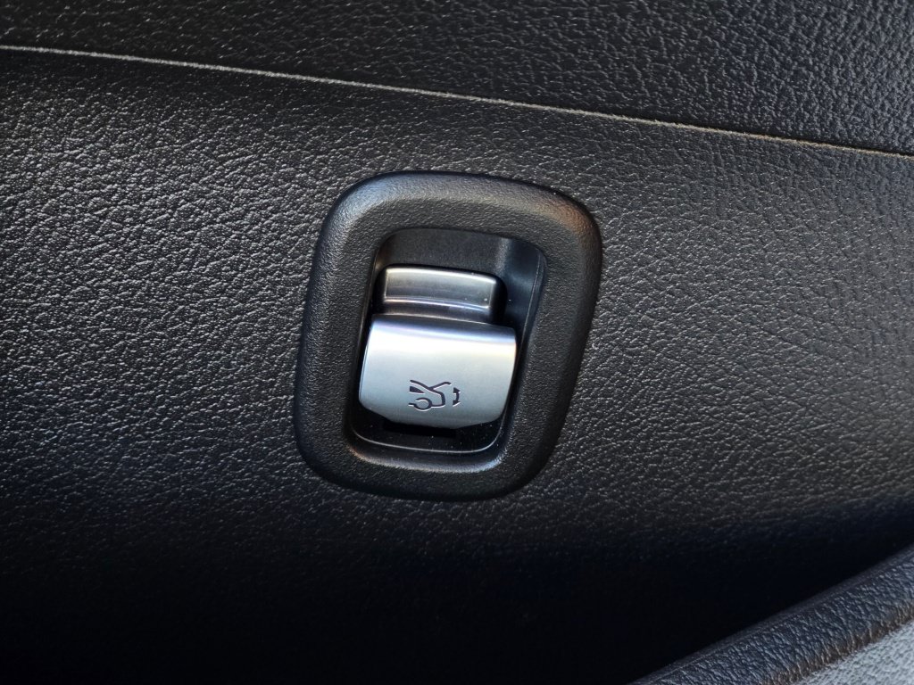 Used 2023 Mercedes-Benz C 300 4MATIC Sedan image 36