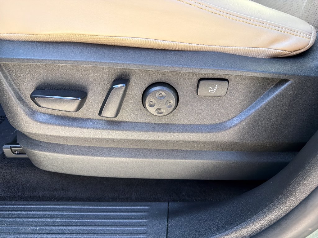 Used 2025 Nissan Armada Platinum Reserve RWD image 16