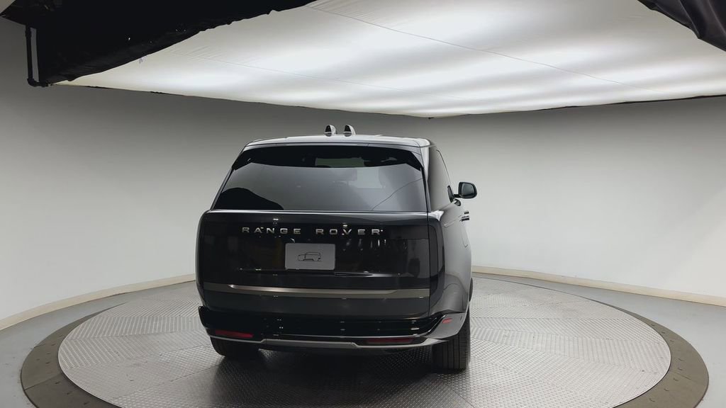 Certified 2025 Land Rover Range Rover SE AWD/4WD image 3