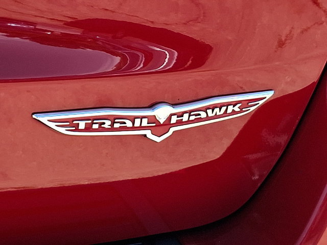 Used 2020 Jeep Grand Cherokee Trailhawk AWD/4WD image 32